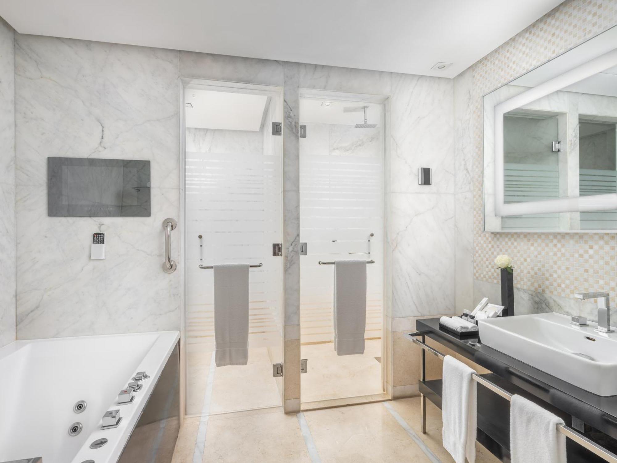 Hotel The Venue Jeddah Corniche Zewnętrze zdjęcie Bathroom